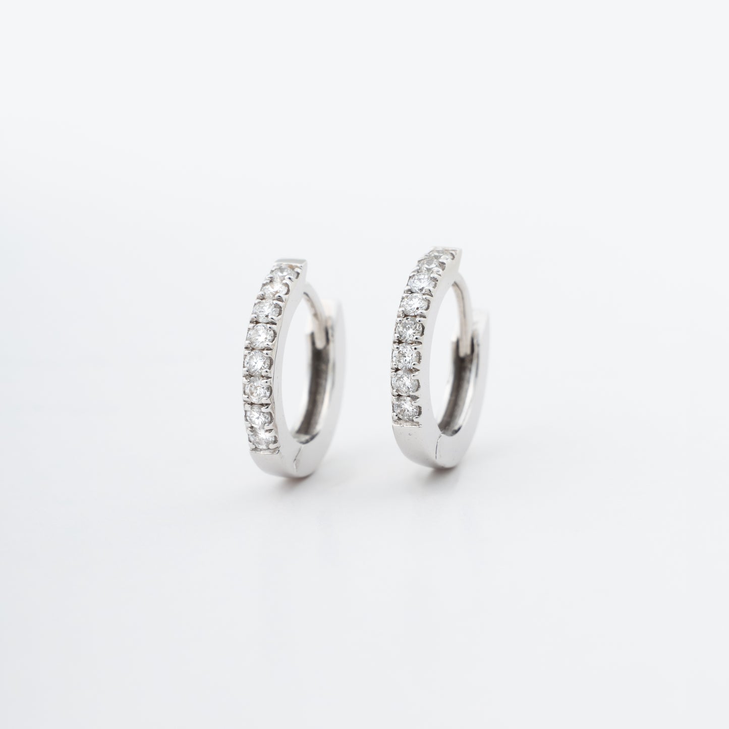 18K Gold Diamond Loop Earing