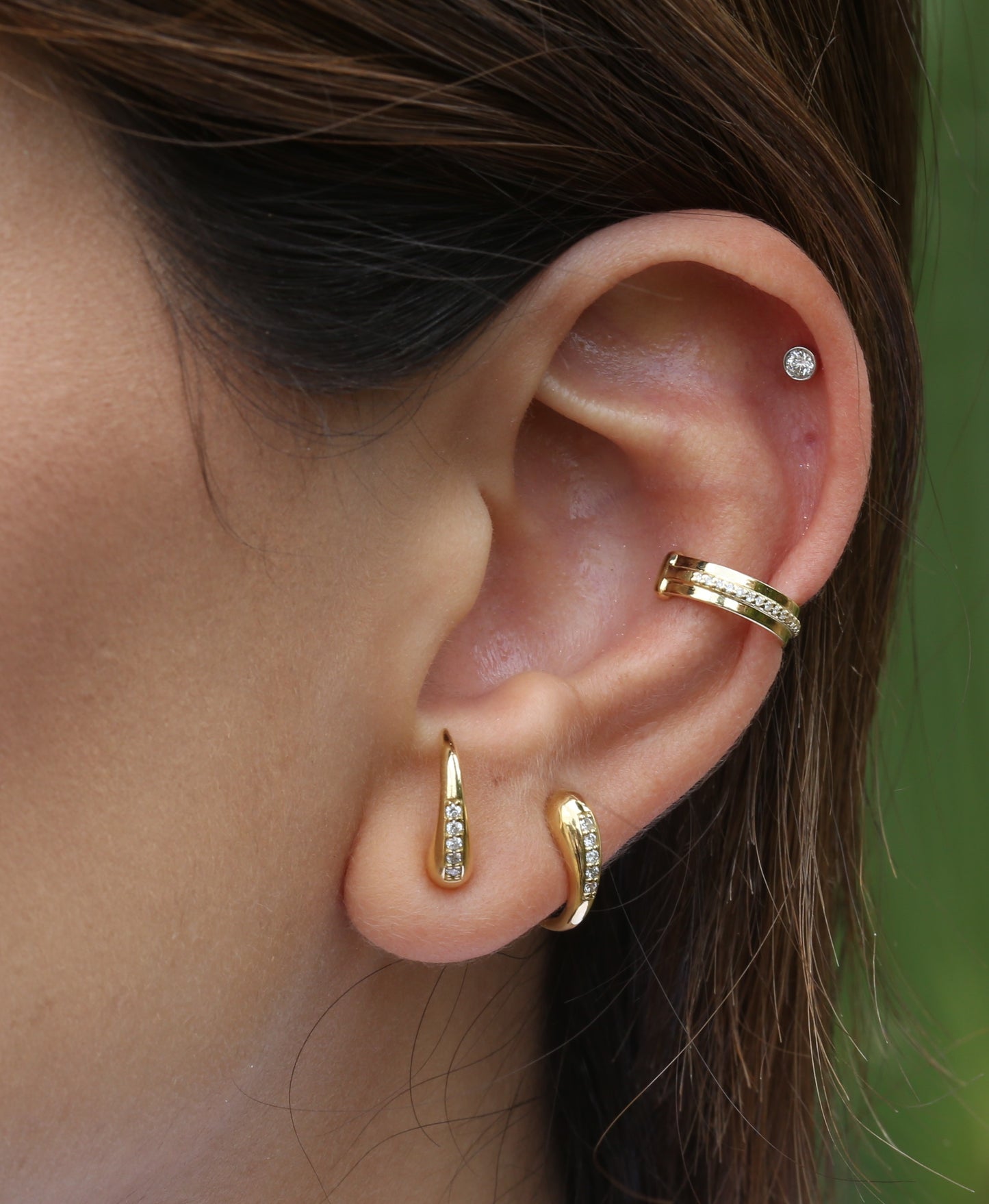 18K Gold Diamond Clo Earring